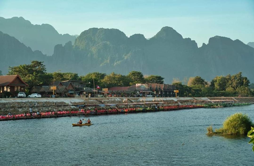 Vang Vieng Th Central Park Hotel Ngoại thất bức ảnh